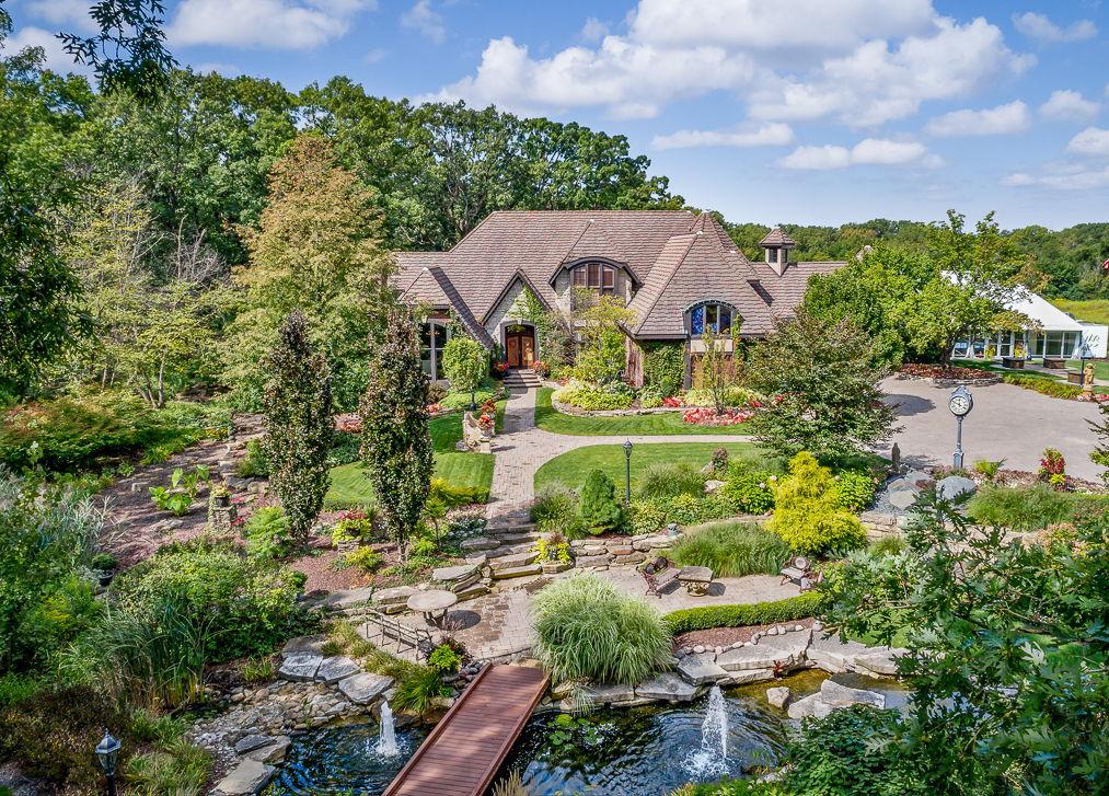 The Wedding Website of Caroline Konovsky and Johnny Rooney
