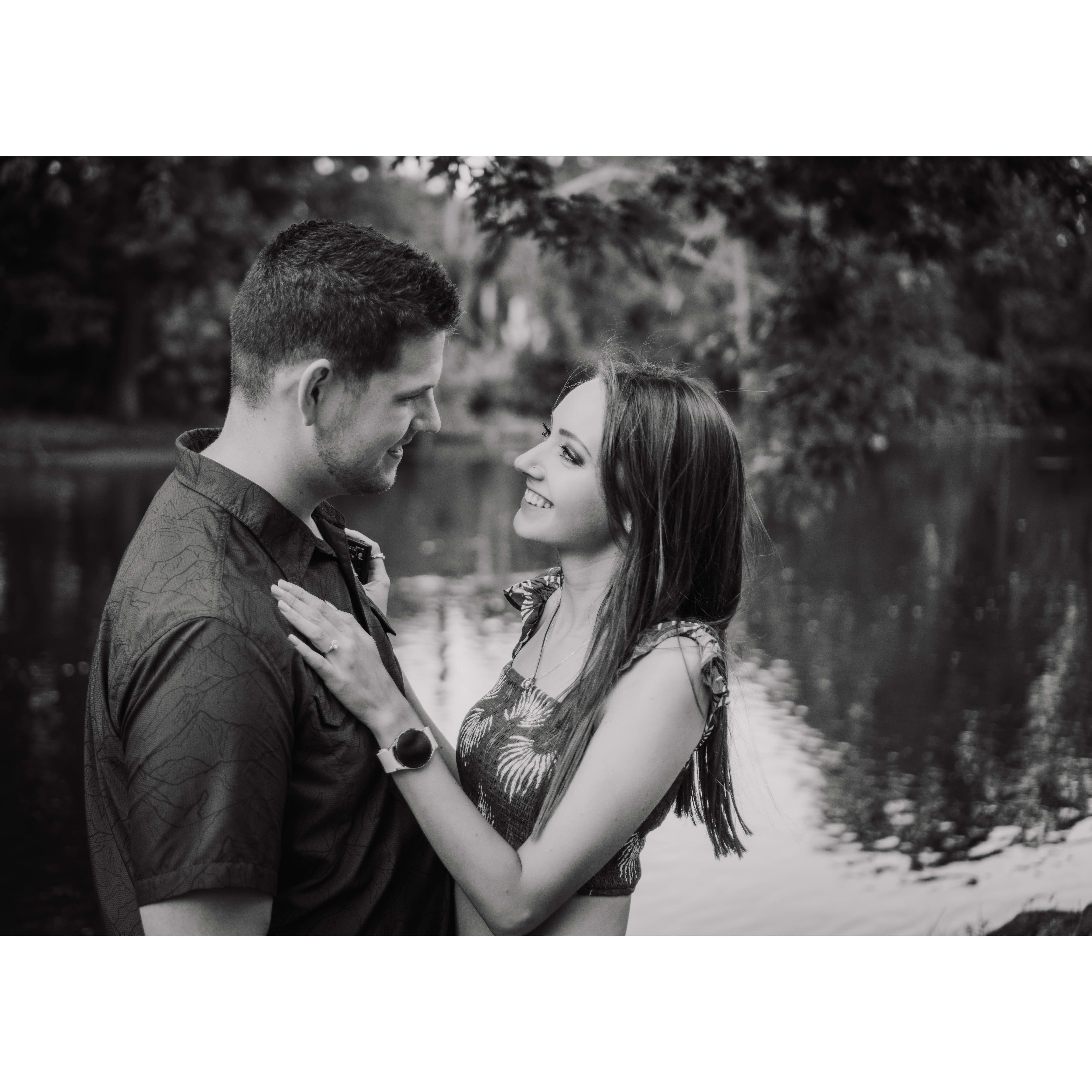 Engagement Photos in Settlers Park (Mequon/Thiensville, WI)