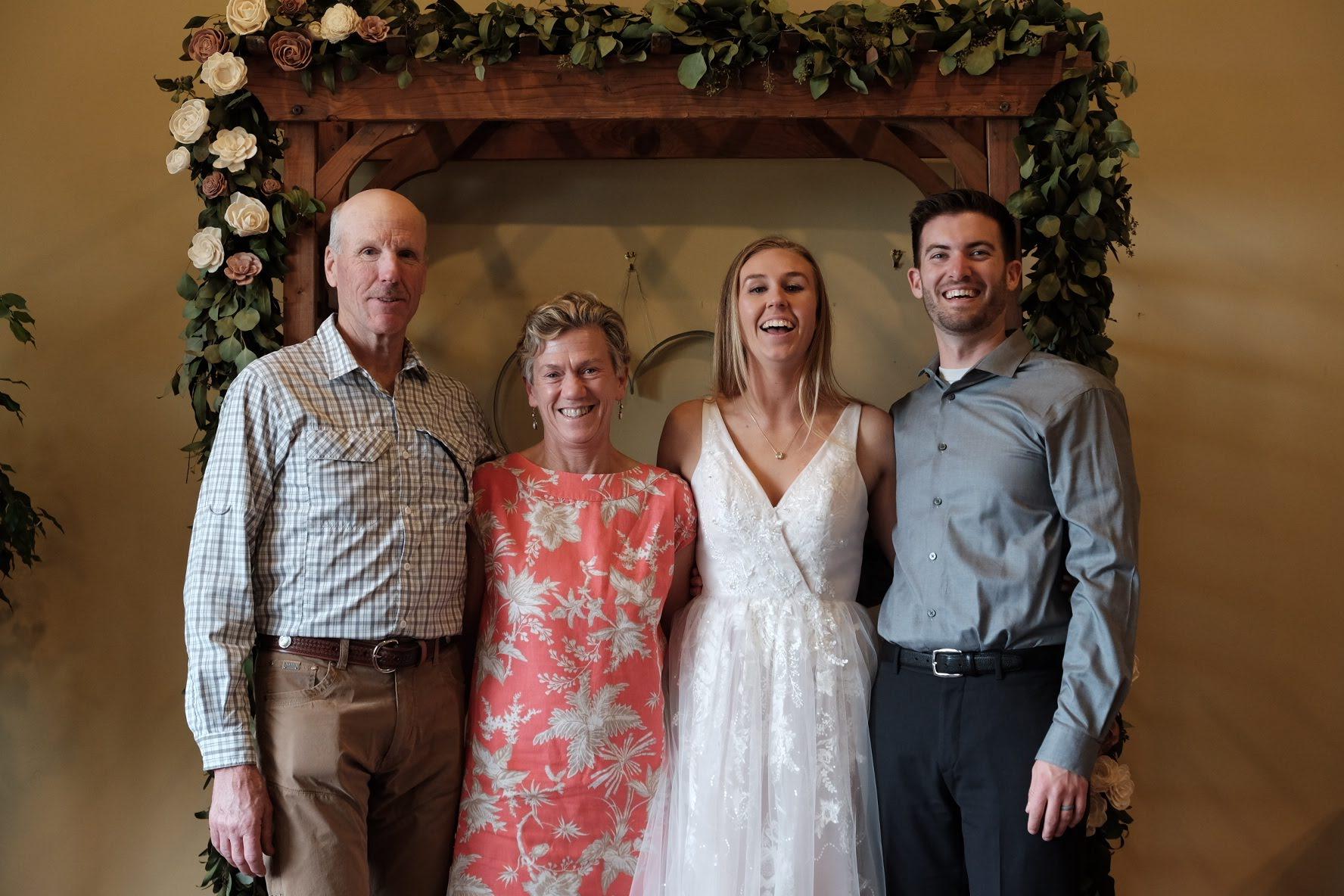 The Wedding Website of Lindsey Strain and Spencer Temple