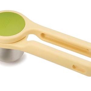 Joseph Joseph 20101 Helix Citrus Juicer Ergonomic Twist-Action Hand Press Stainless Steel, Yellow