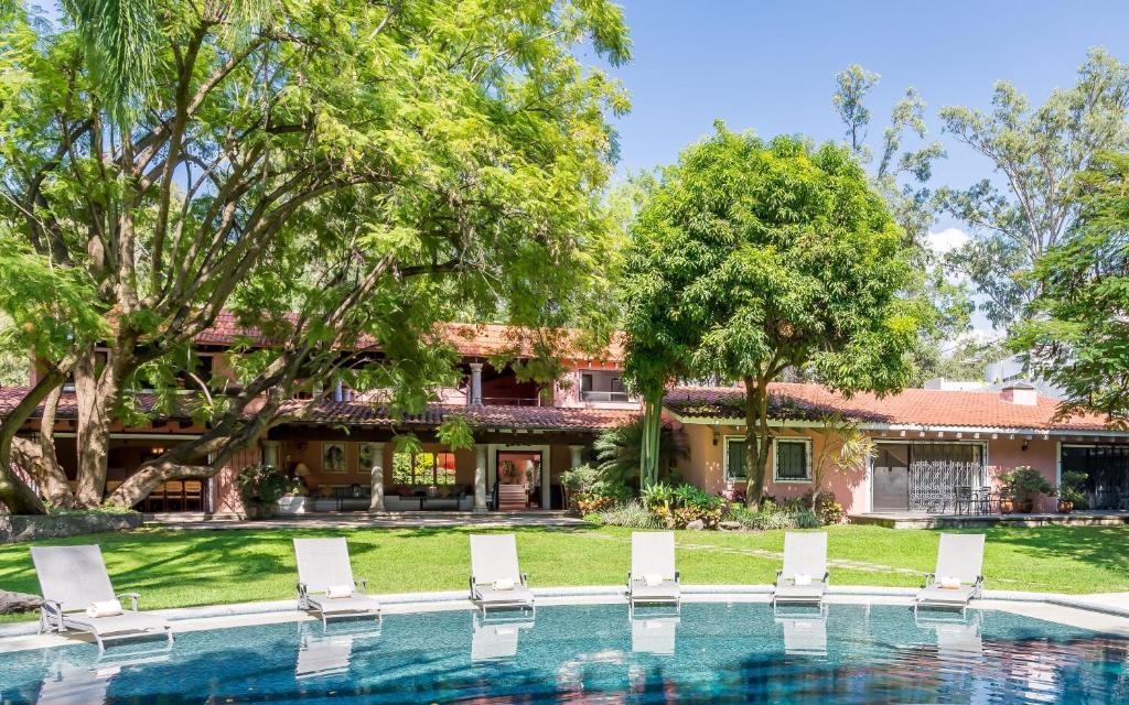 The Wedding Website of Annie Hernandez and Leonardo Morales