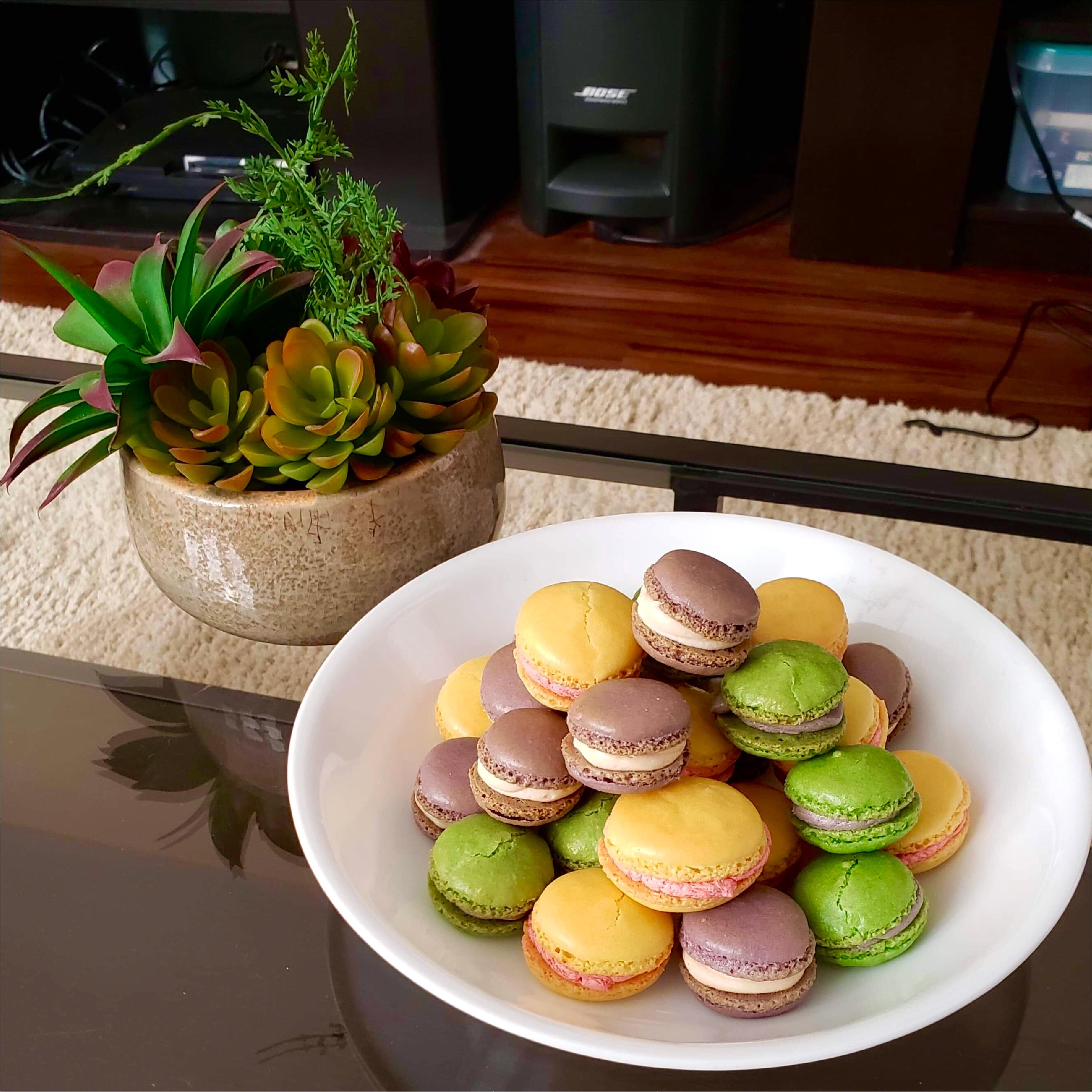 Colorful macarons for a lackluster G.O.T. finale