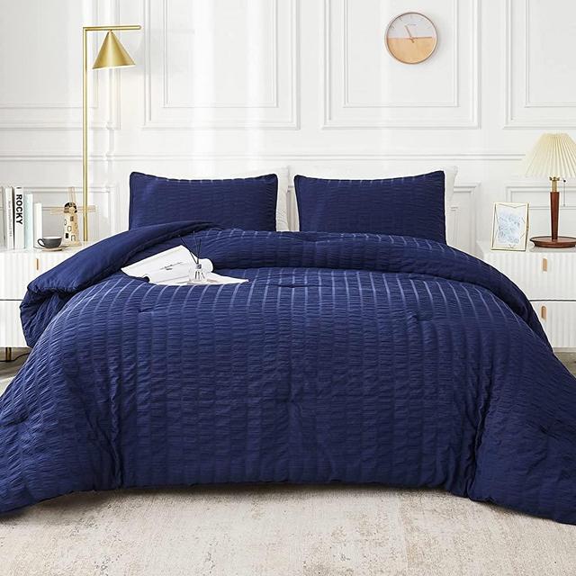 AveLom Seersucker Queen Comforter Set (90x90 inches), 3 Pieces - 100% Soft Washed Microfiber Lightweight Comforter with 2 Pillowcases, All Season Down Alternative Comforter Set for Bedding, Navy