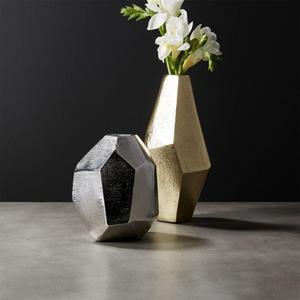 Von Geometric Vases