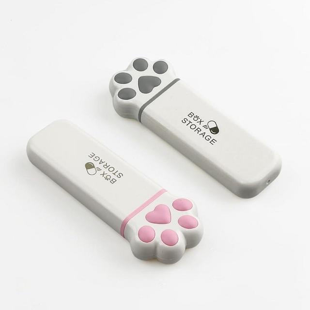 Jamceoceo 2 PCS Cat Scratch Pill Organizer, Small Moisture Pad Pill Box, Cute 3 Compartment Portable Compact Jewelry Box for Daily Travel, Gym, Office (Pink, Gray)