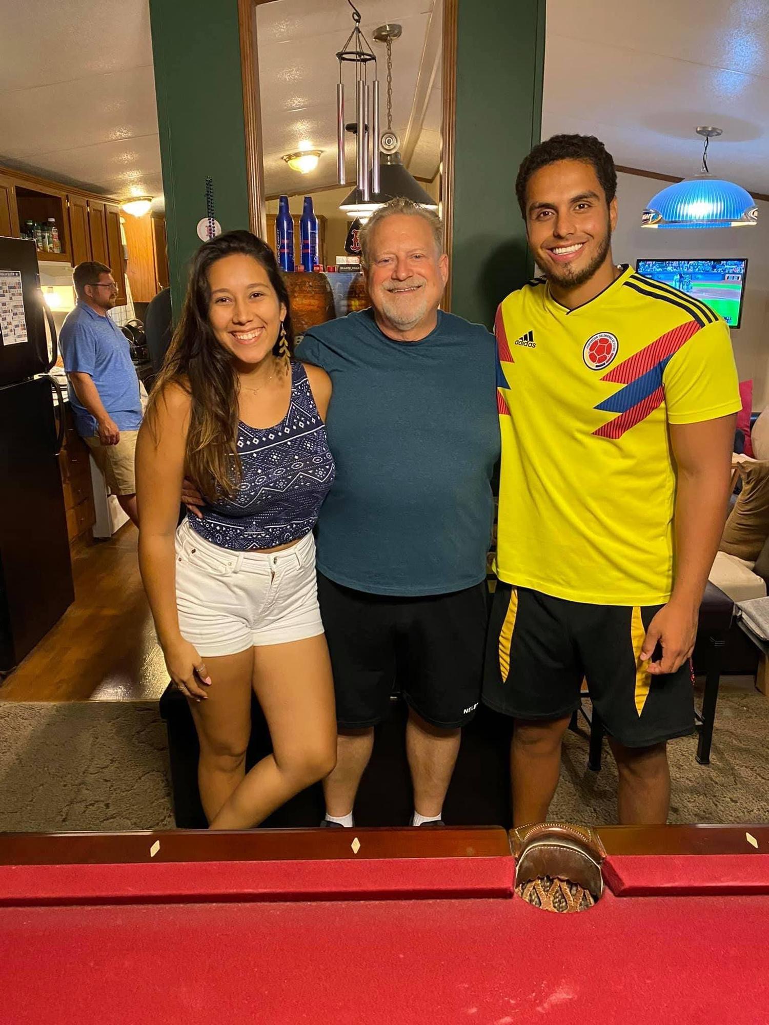 06/20/21 - Our last photo taken with Jackie’s Dad, Paul. This was Father’s Day and the day after Paul’s 65th birthday. Nuestra última foto tomada con el papá de Jackie, Paul.