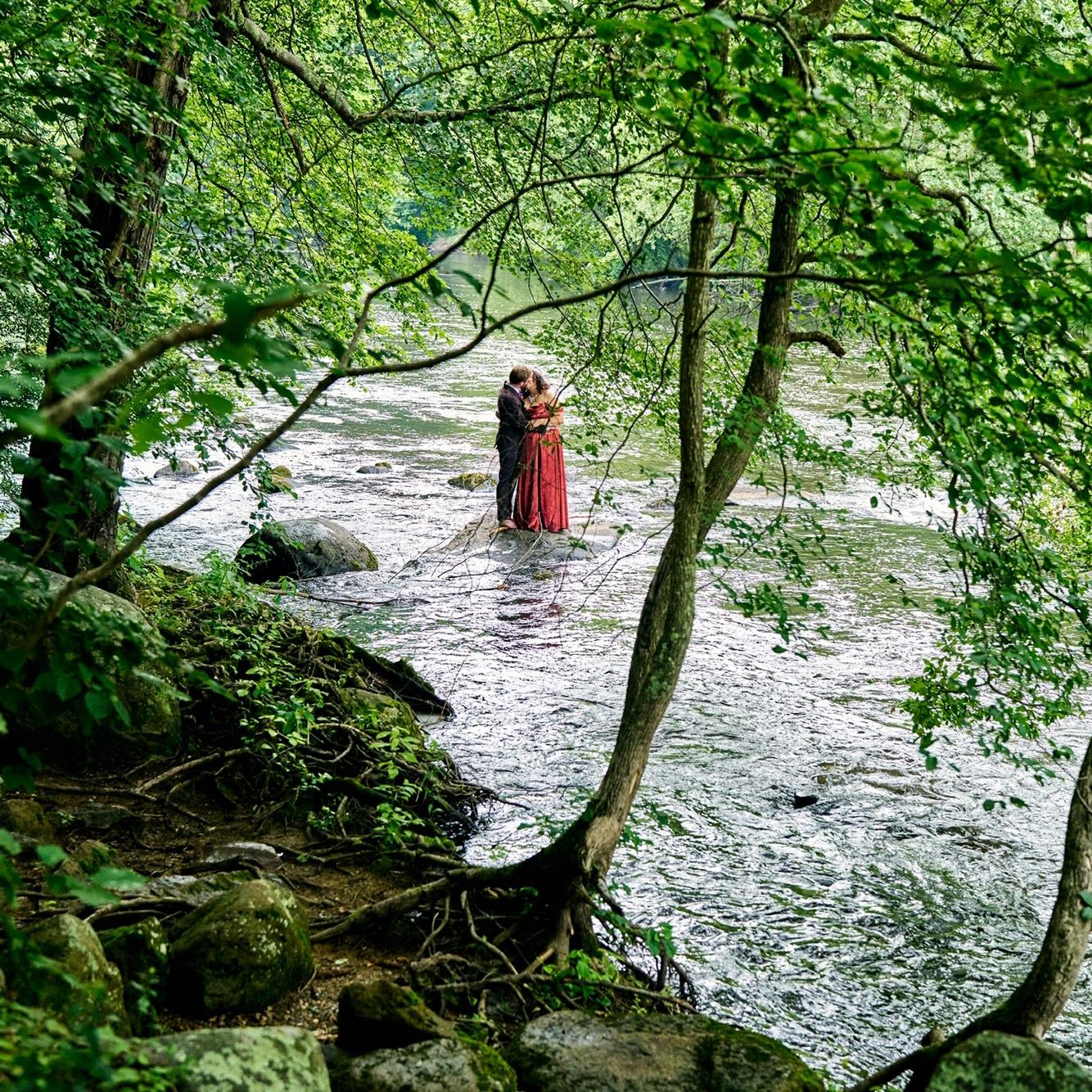 https://www.thepros.com/MariaJack

Copy the link to look at our engagement photoshoot!!!