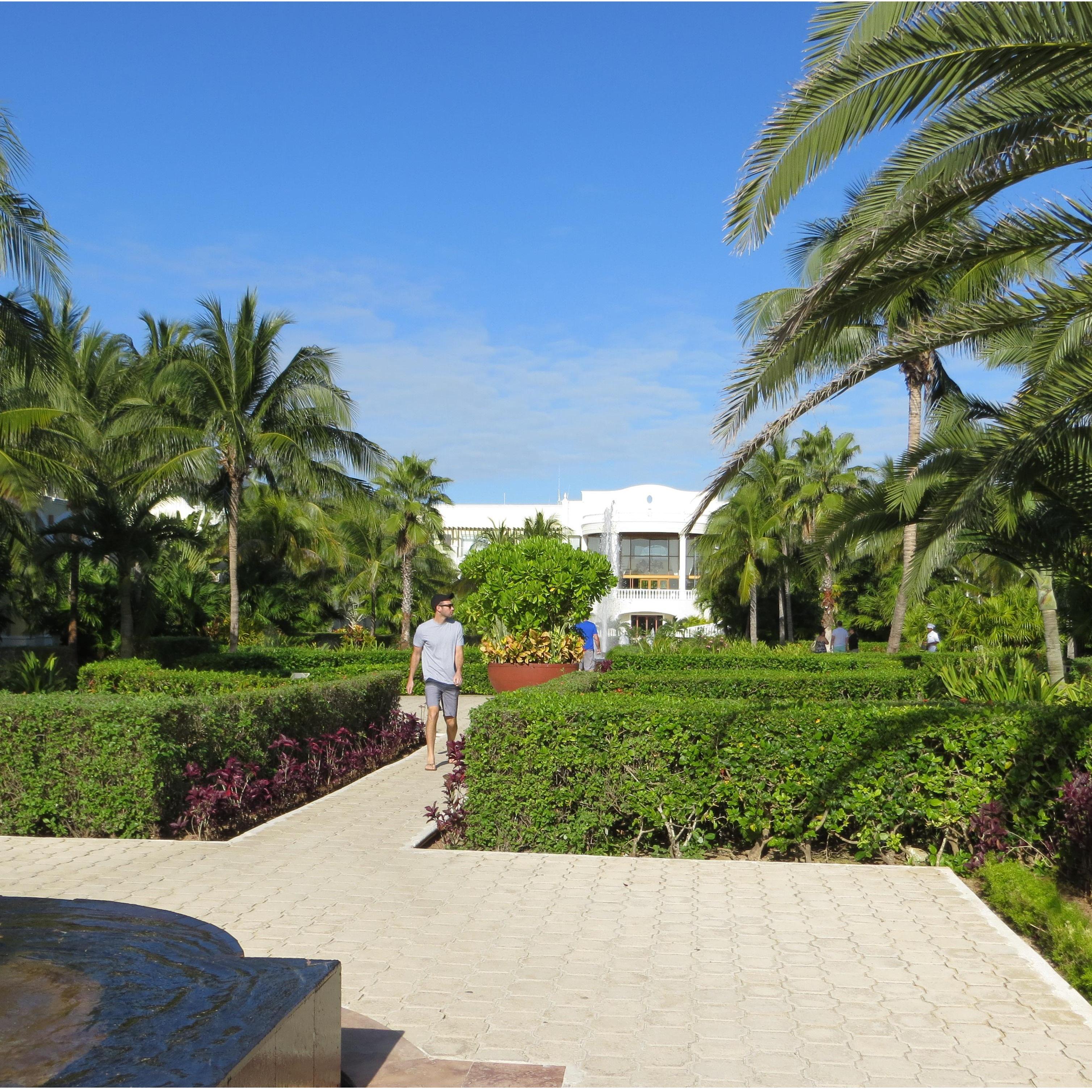 Main resort walkway that leads to the bar and the beach.