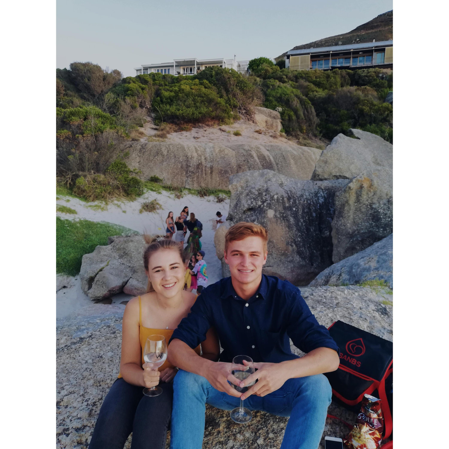 After numerous nights of 7de Laan, Rinus arrived to Alita's door with a picnic basket for the first date - Valentines day!
Little did we know Covid was around the corner to spoil the romance.