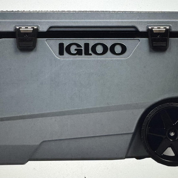 Igloo Latitude 90 Quart Rolling Cooler