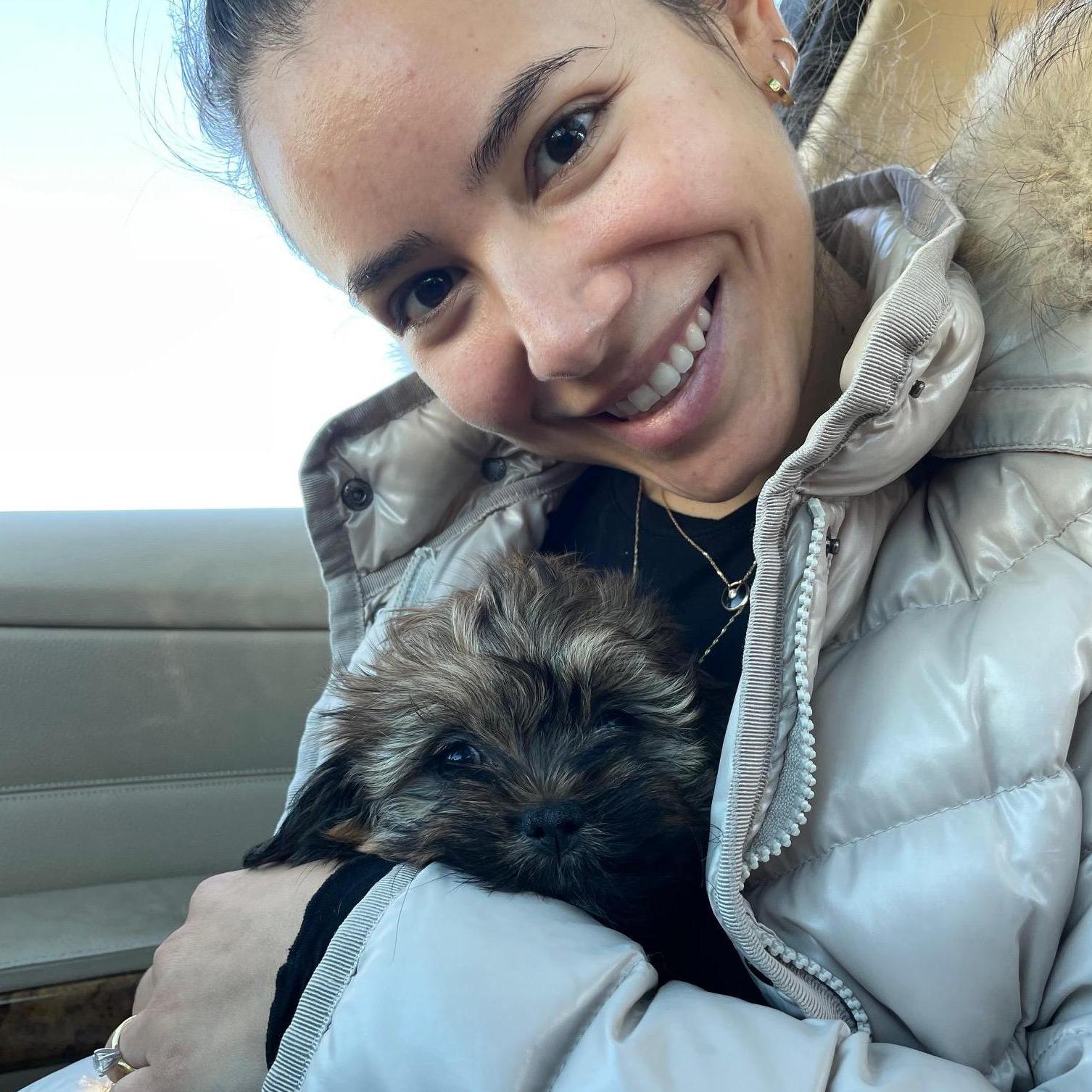 Bringing Frida home after picking her up | Llevando a Frida a casa después de recogerla