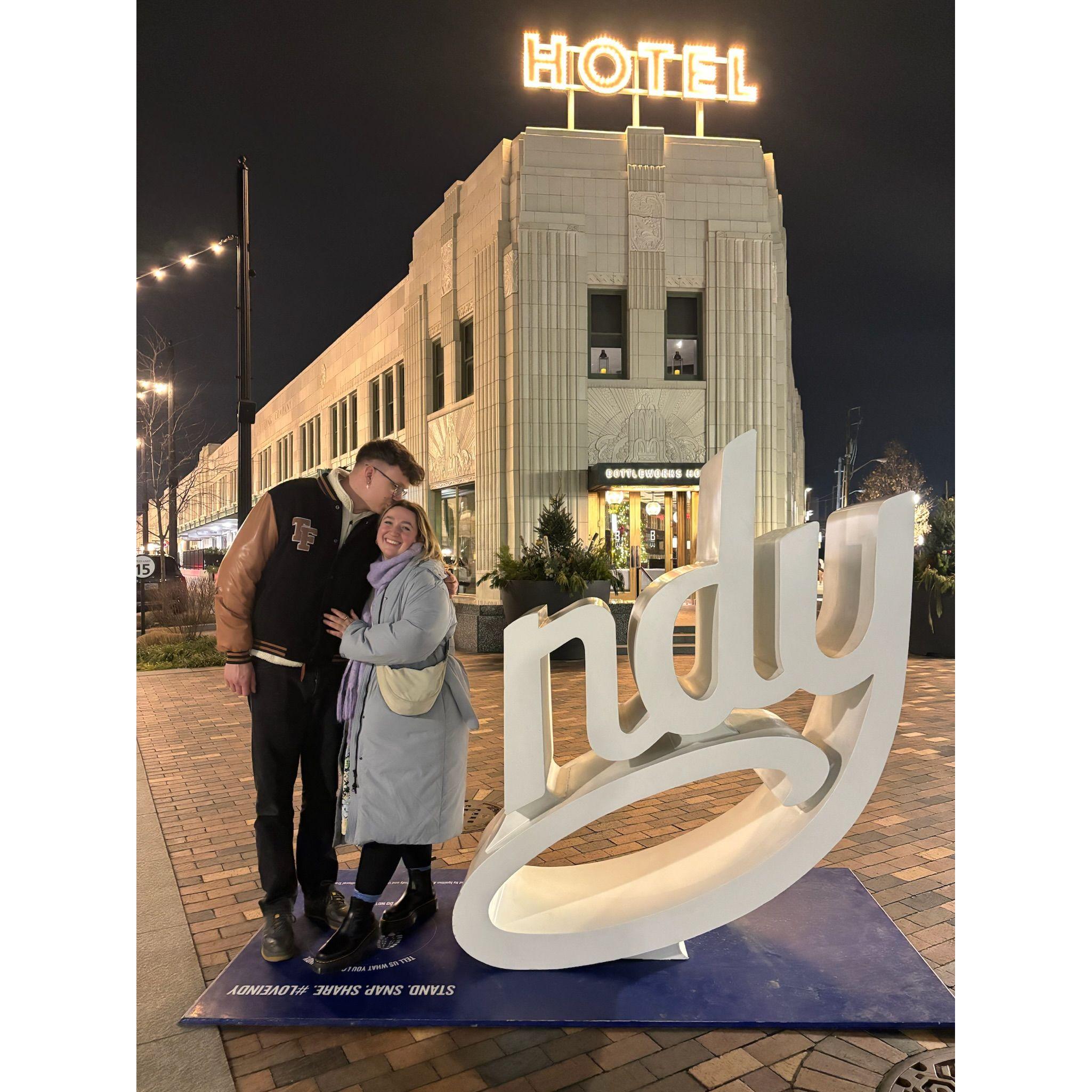 First trip to downtown Indianapolis to meet Claire's friends Ellie and Jake :) Erster Ausflug in die Innenstadt von Indianapolis, um Claires Freunde Ellie und Jake zu treffen :)
