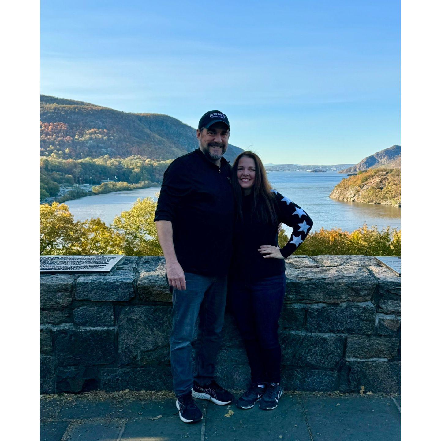 MH has been taking pictures at Trophy Point for 3 decades. It's a huge blessing to mutually love our Rockbound Highland Home 🖤🩶💛