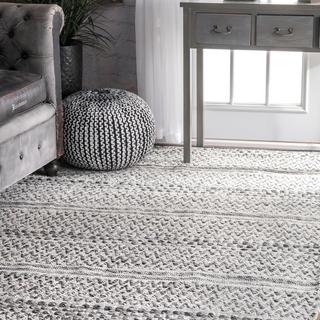 Natosha Indoor/Outdoor Chevron Striped Area Rug