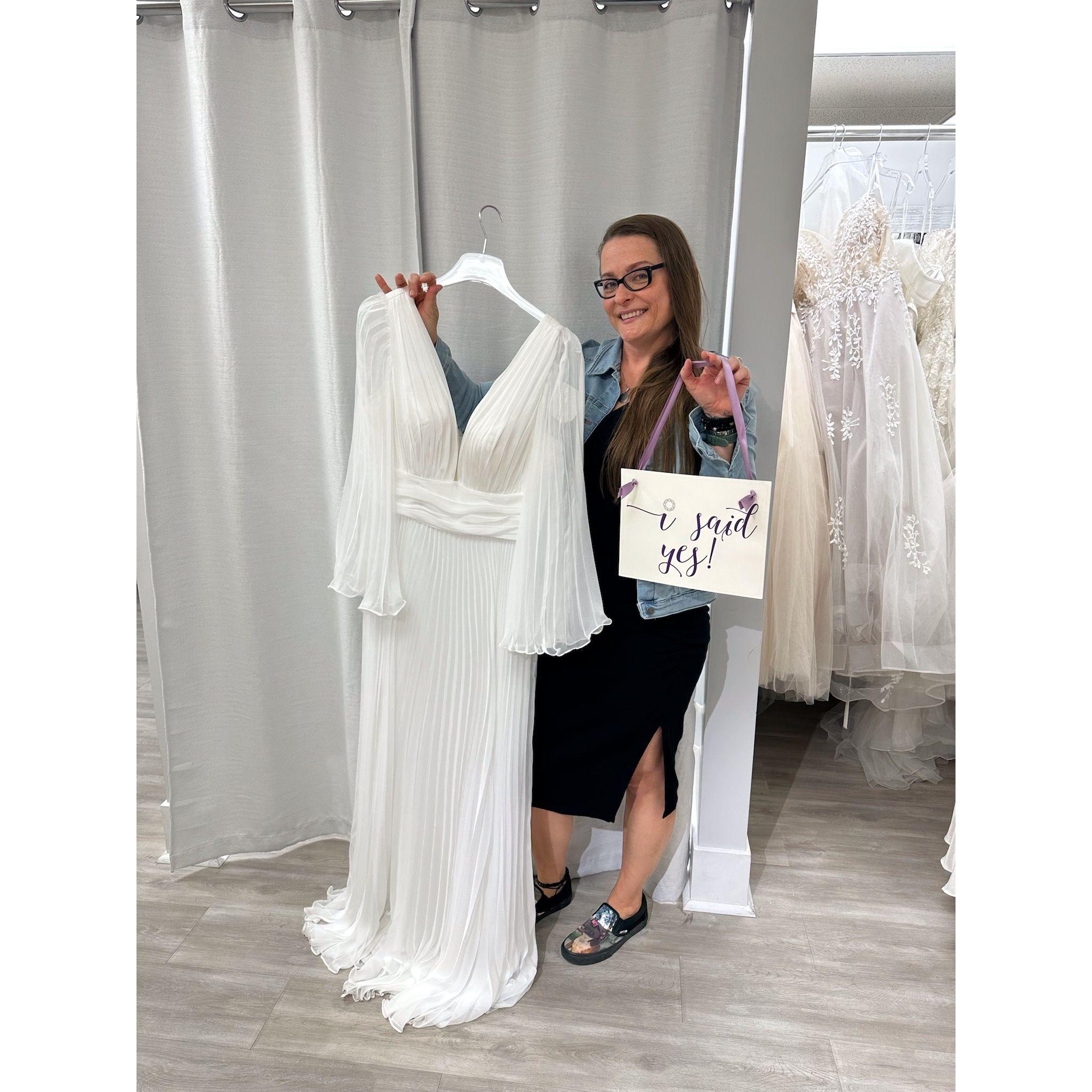 Wedding dress shopping! January 2024.