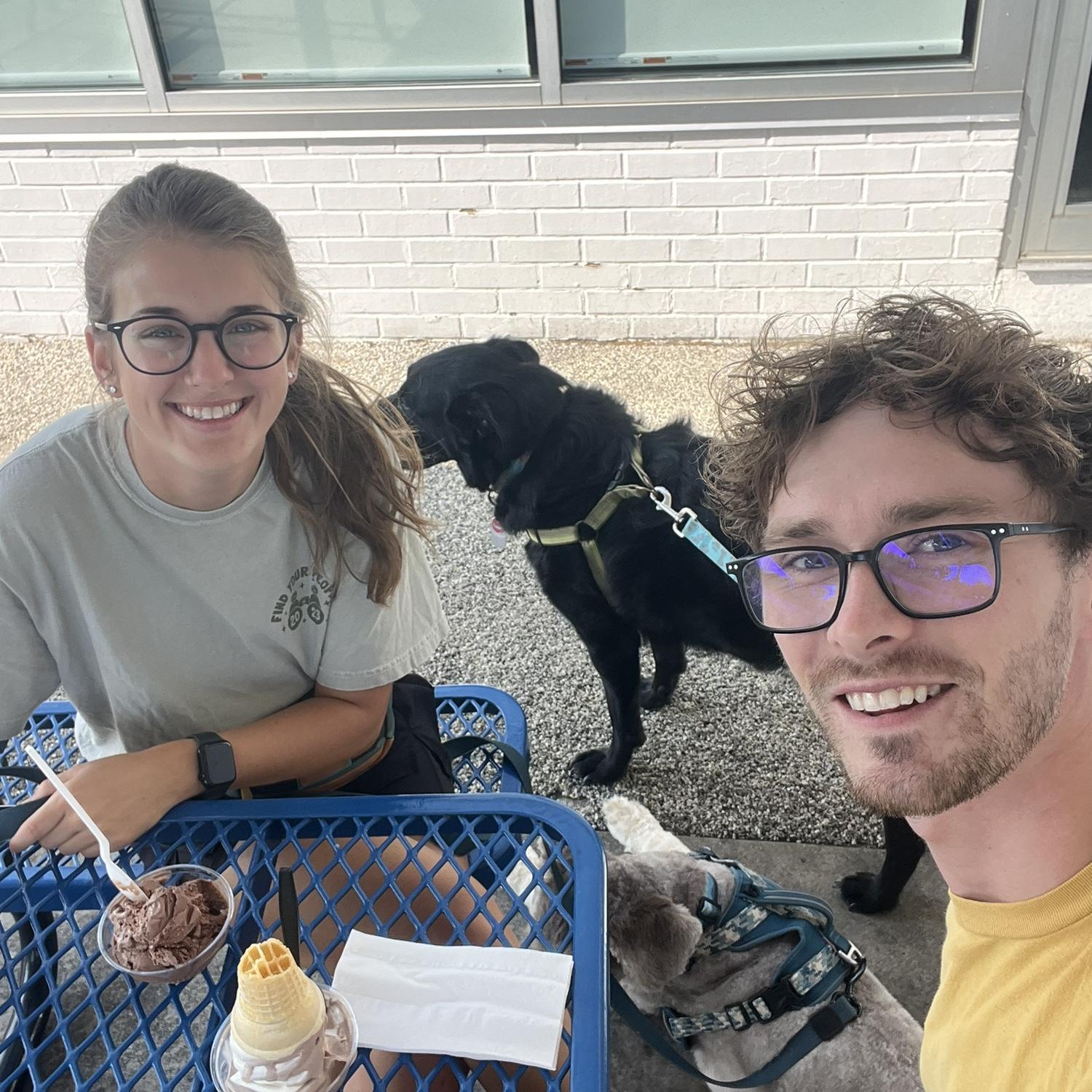 Ice Cream + Dogs made for a very good day - David was the most amazing boyfriend on this day <3