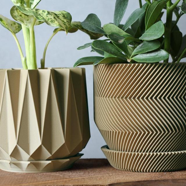 Set of 2 Planters in Multiple Colors - Drainage Holes and Trays - Modern Indoor Plant Pots - 3D Printed Gift - Succulent and Cactus Planters