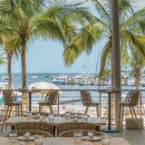 Bayshore Club Bar & Grill
