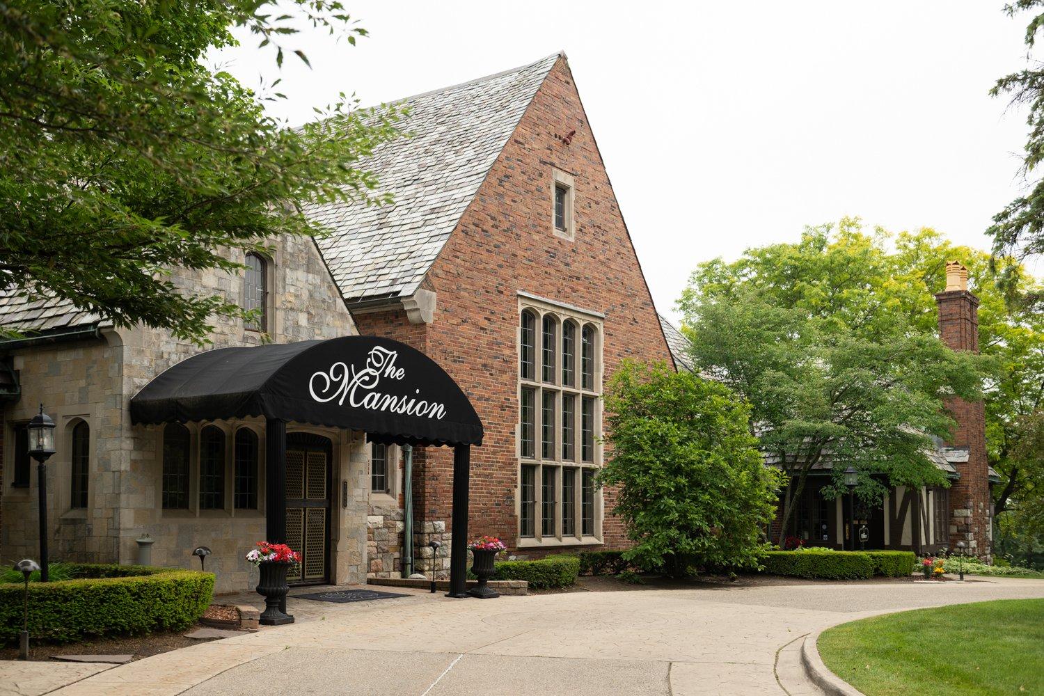 The Wedding Website of Robert Jones and Selena Moore