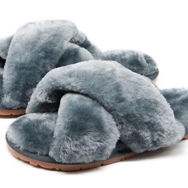 Women's Fuzzy Fluffy Furry Fur Slippers Flip Flop Open Toe Cozy House Memory Foam Sandals Slides Soft Flat Comfy Anti-Slip Spa Indoor Outdoor Slip on…
