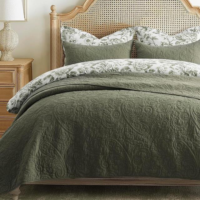 EVERGRACE 100% Cotton Paisley Quilt Set, King Size 3 Piece Set – Prewashed Lightweight Bedspread with 2 Shams, Soft & Breathable Matelasse Coverlet for All-Season Comfort, Olive Green