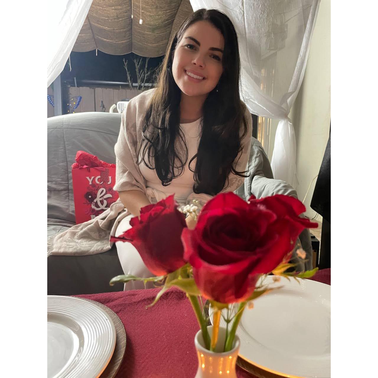Chesco surprised Vero with an awesome Valentine's Day dinner setup! He even got matching PJs for them to wear while watching a movie & enjoying some snacks, vino & cuddles!