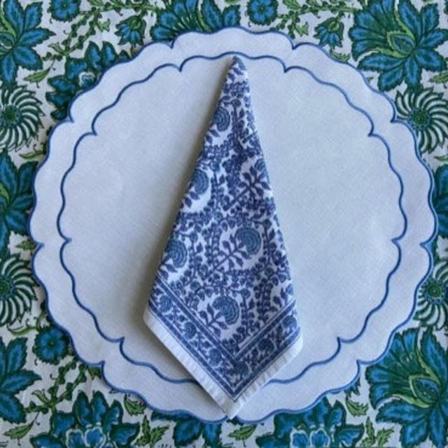 Placemat, Scallop Round, White /Blue, Set of 6