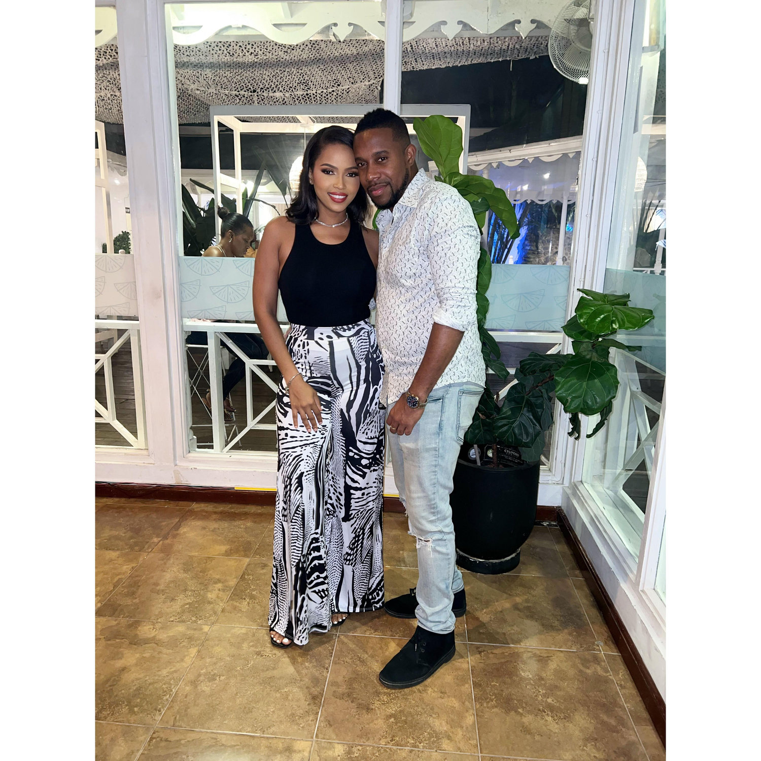 "Pulled off the ultimate plot twist! 🎉😂 Everyone thought it was a proposal… but she got an epic birthday surprise instead! 🎂💖 #KeepingThemGuessing #SurpriseLevel100"