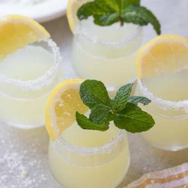 Honeymoon Drinks for the Newlyweds 🤍