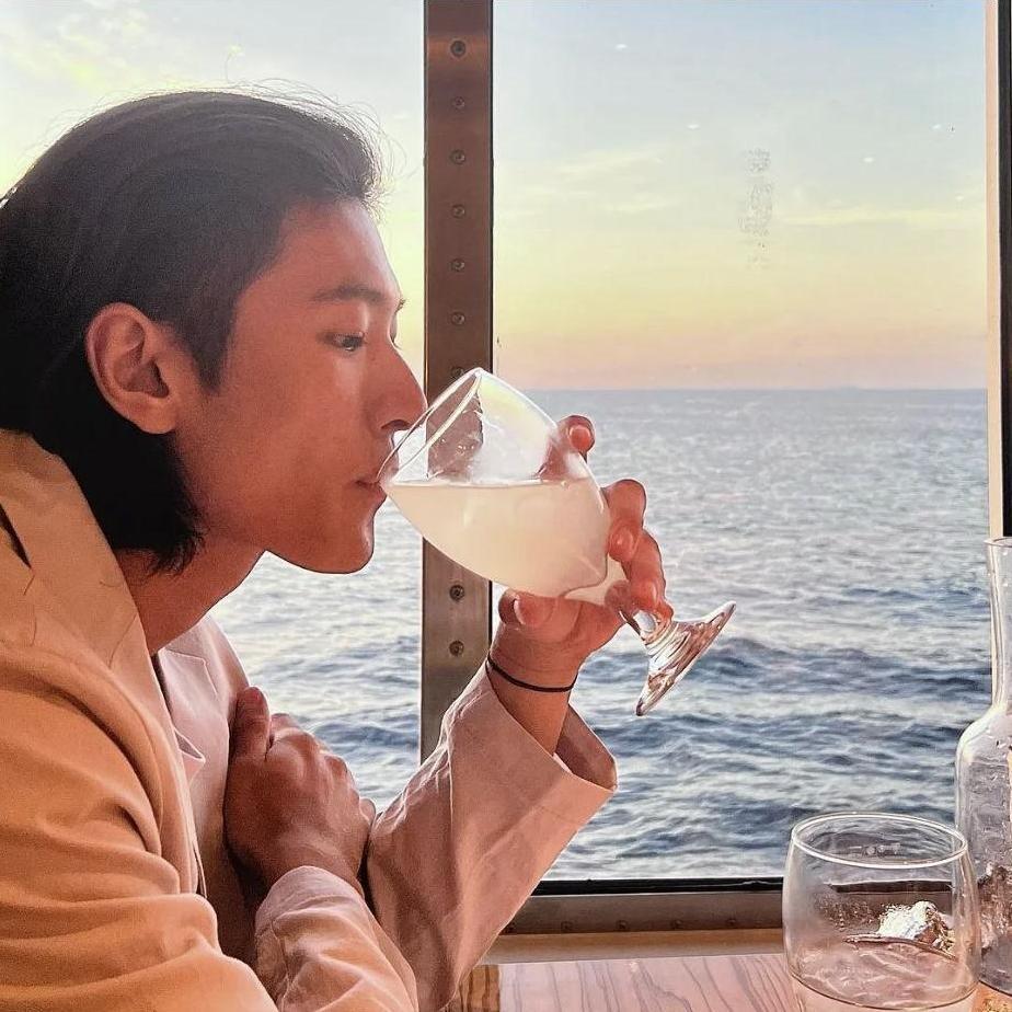 Views of the ocean while dining on Panorama