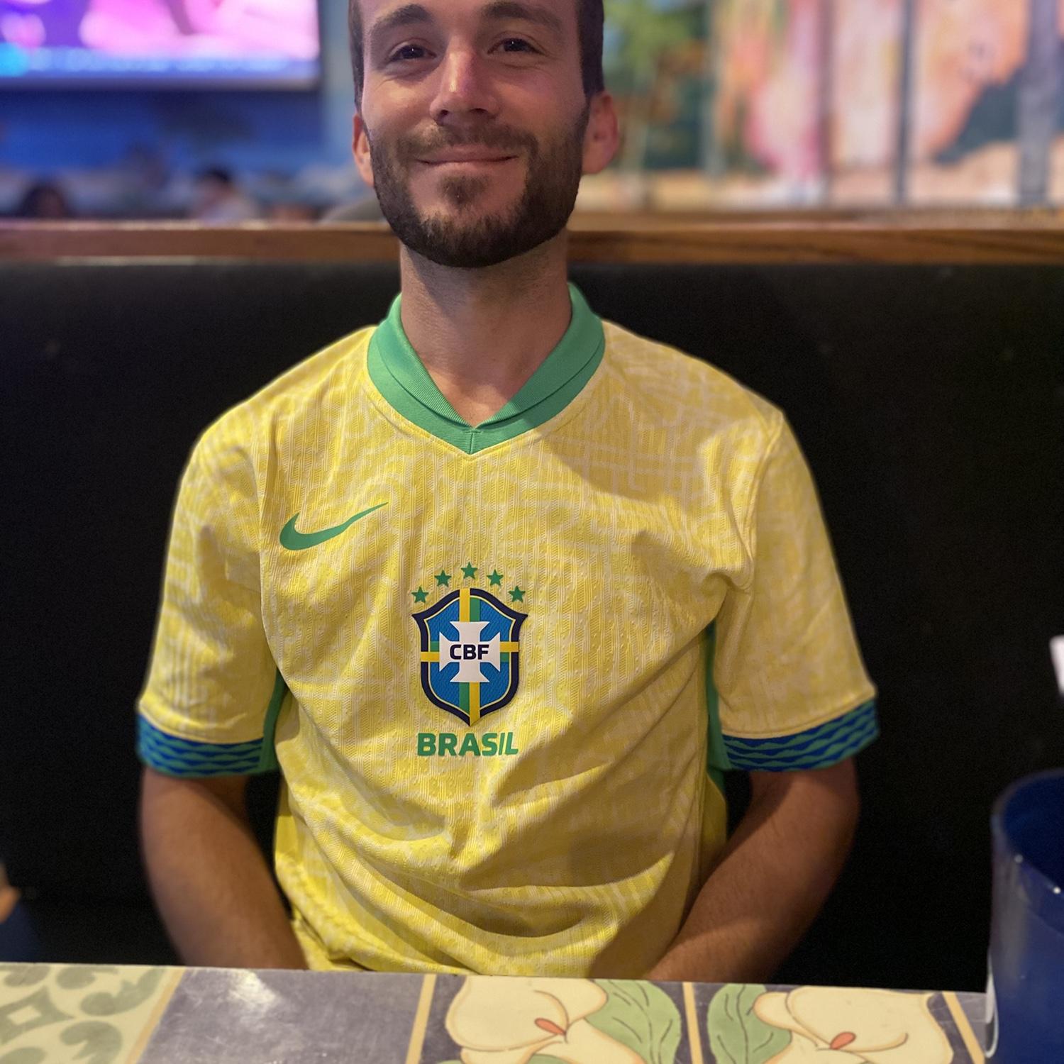 The groom came fully dressed for loveβ¦ and for Brazil π§π·