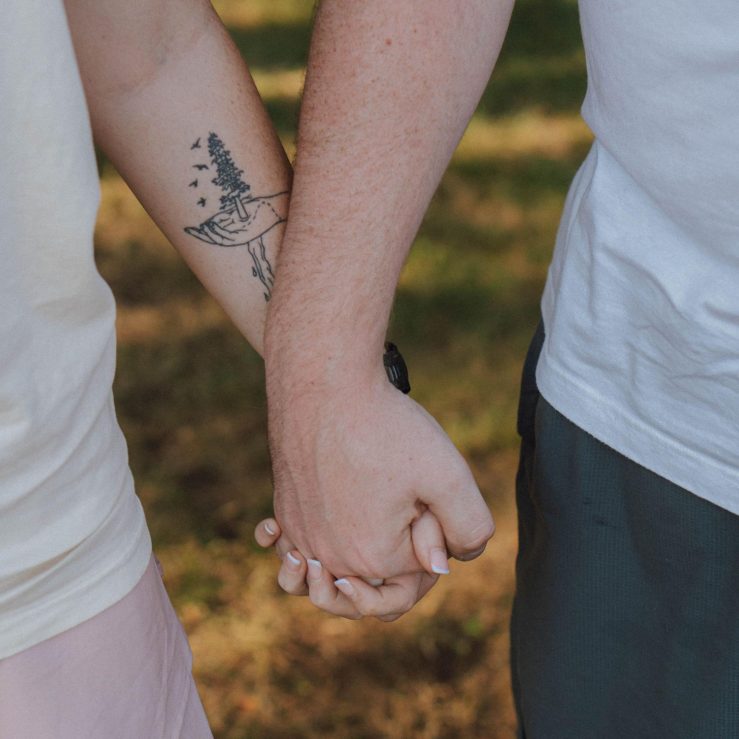 Ryan proposed to Emma with a placeholder ring while her custom engagement ring was being lovingly crafted—proof that the moment mattered more than the sparkle.
