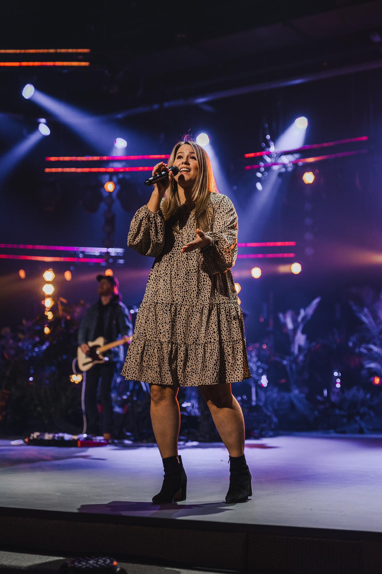 Michelle loves to sing :: Easter 2022