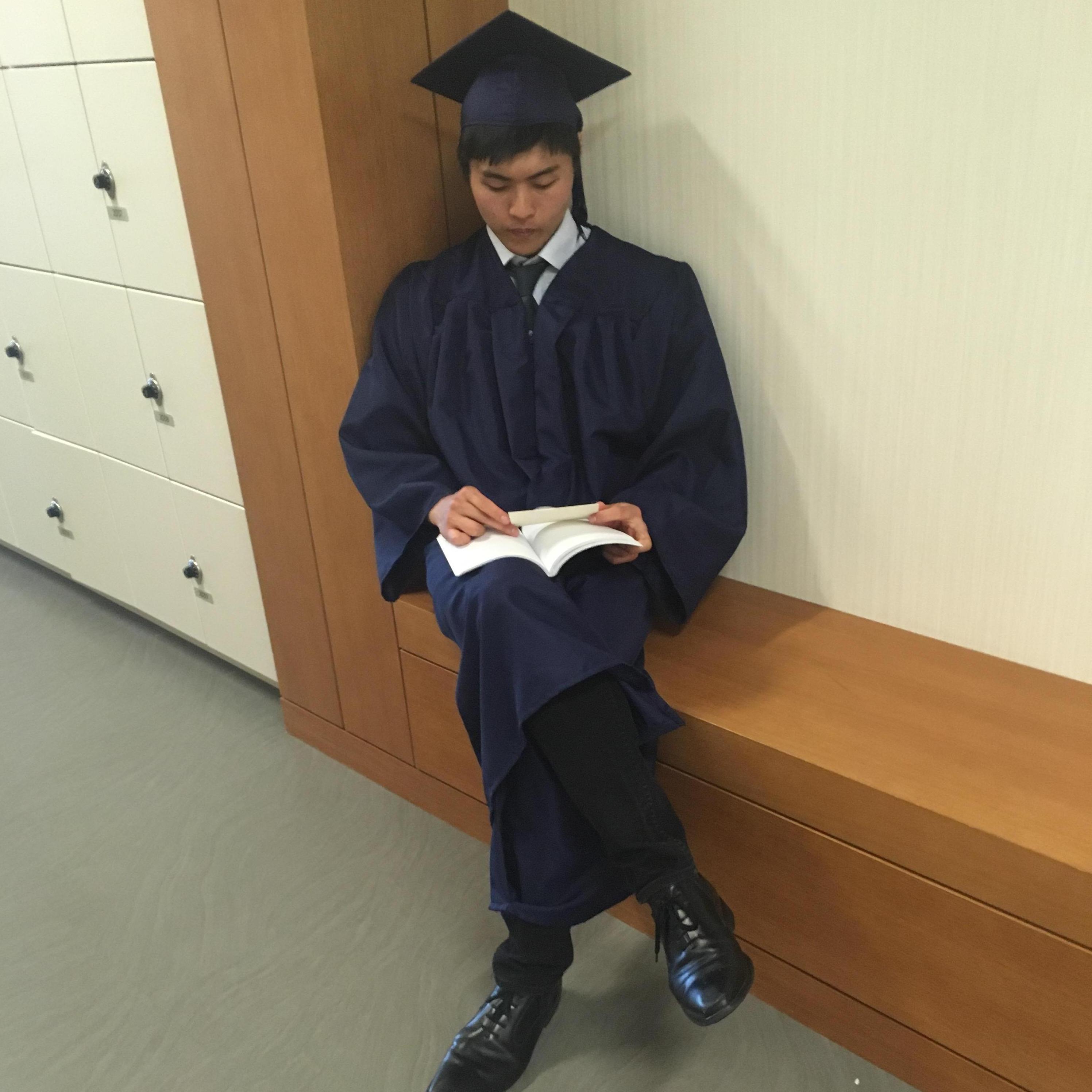 Yong is reading a note from Elizabeth. He is focused... (05/2018)