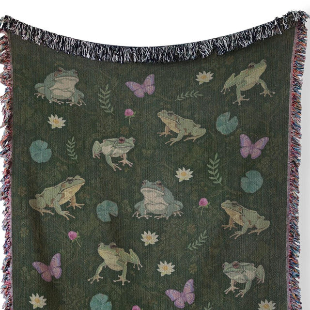 Frog Blanket & Wall Tapestry - 100% Cotton with Fringed Edges, Cozy Home Decor, Perfect Gift for Frog Lovers, Green Woven Throw Blanket