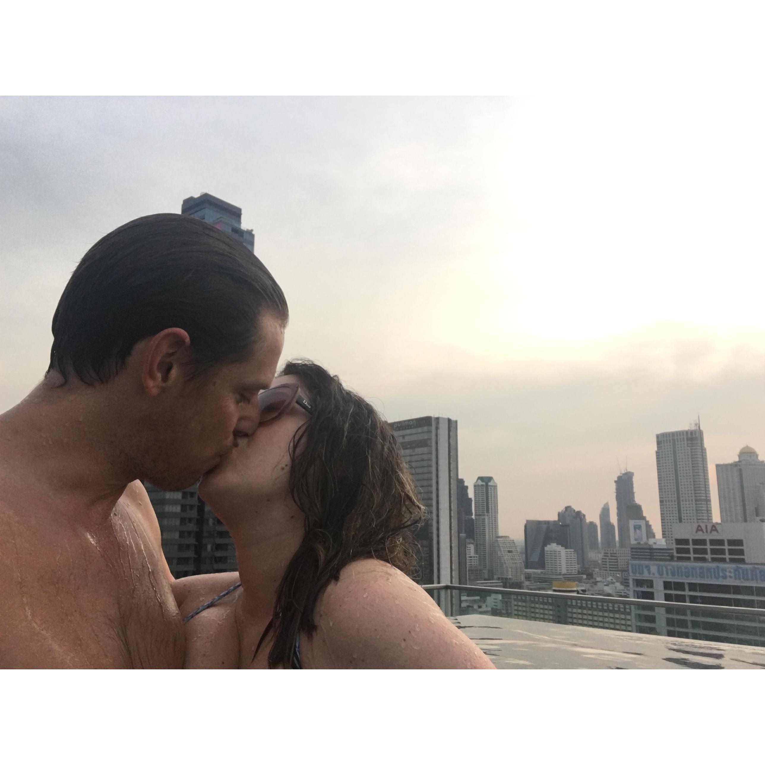 On a adventurous mood, Dave flew over to Thailand to spend 24 hours with Deb. He was already on the way from Australia to Sri Lanka, but we had only been dating for a month...brave man!