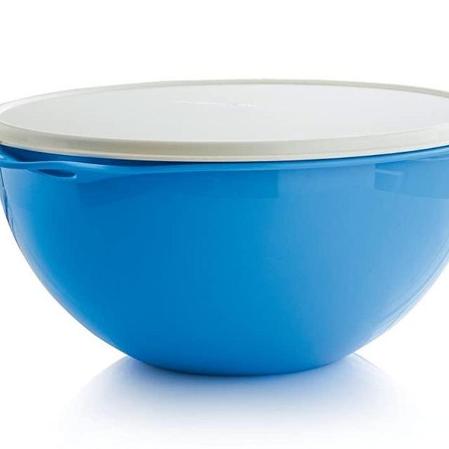 Tupperware Thatsa Bowl 19-cup in Salt Water Taffy Blue by Tupperware