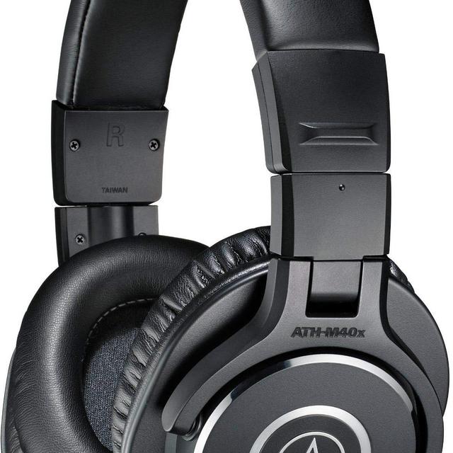 Audio-Technica ATH-M40x Professional Studio Monitor Headphone, Black, With Cutting Edge Engineering, 90 Degree Swiveling Earcups, Pro-grade Earpads/Headband, Detachable Cables Included