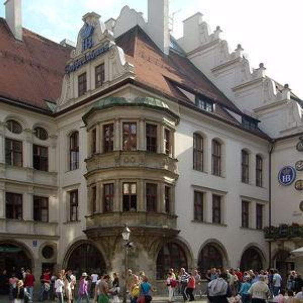 Honeymoon Excursion: Beer Steins at the Hofbräuhaus