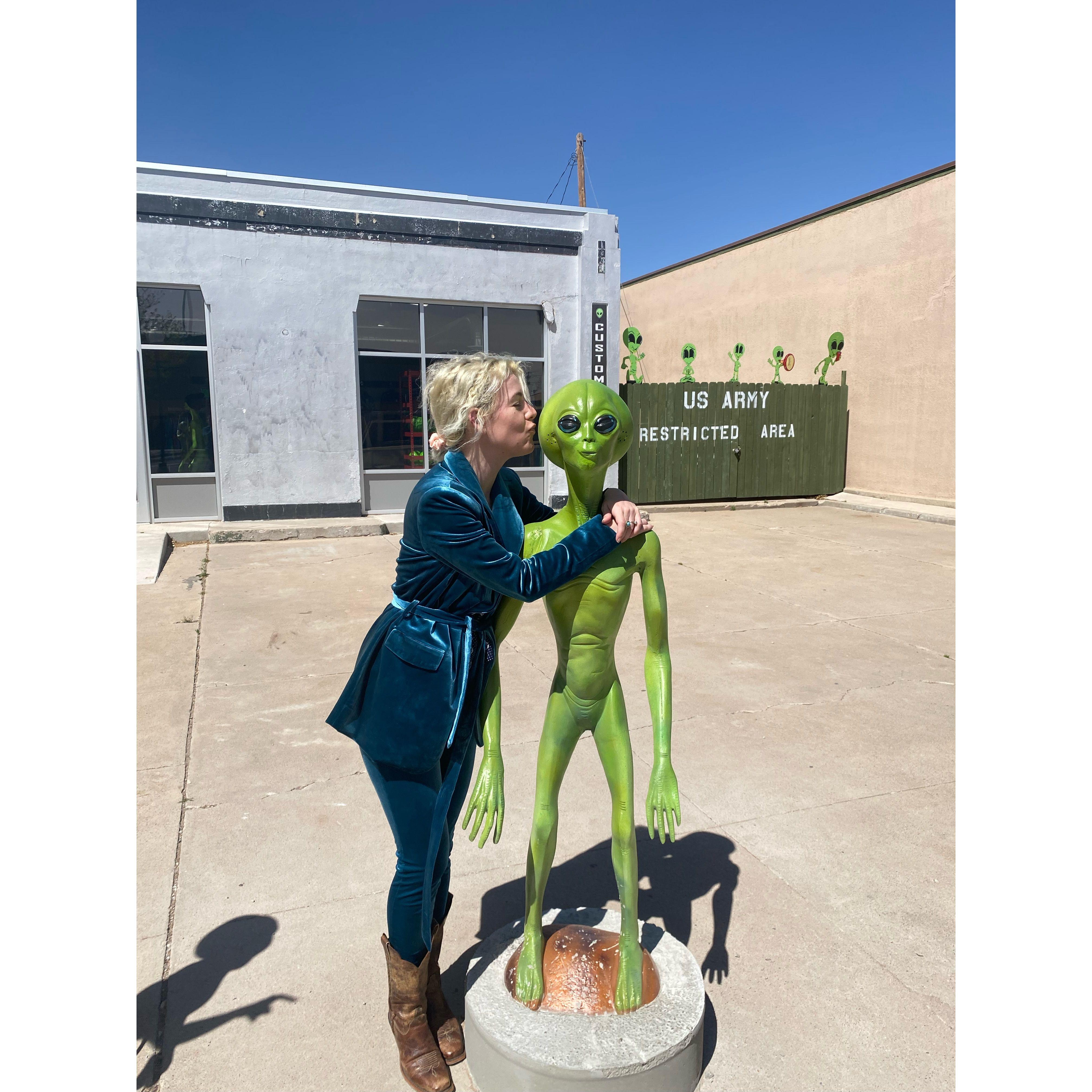 Roswell!Take me to your leader!