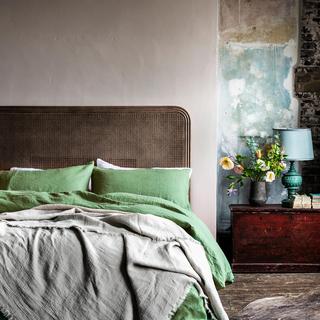 Basic Linen 4-Piece Sheet & Duvet Bundle