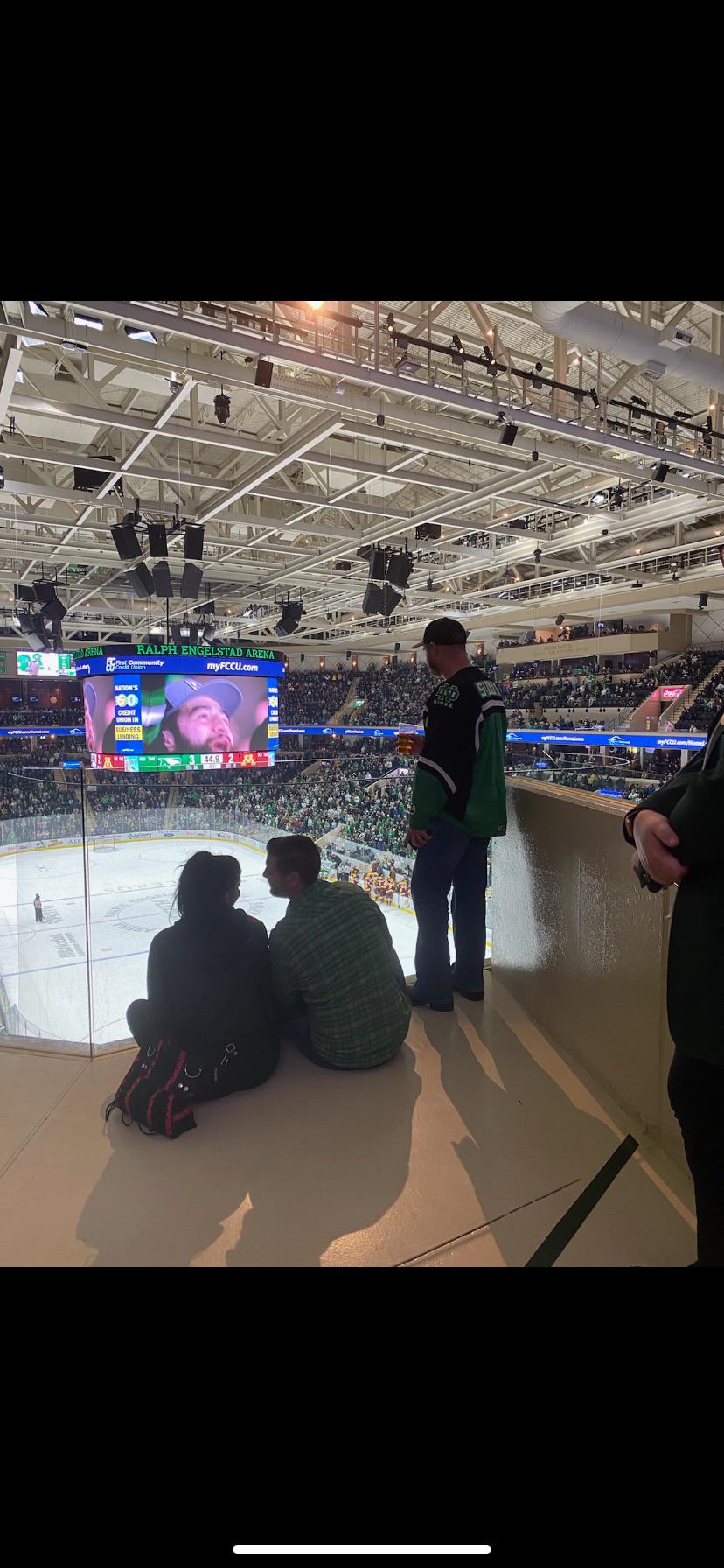 Jamie and Kelly at the hockey game😘