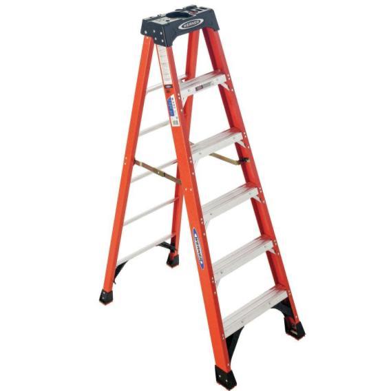Wener 6 ft. fiberglass step ladder