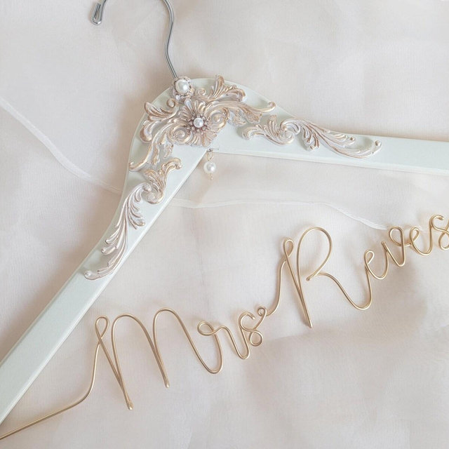 Vintage Luxury Wedding Dress Hanger Bridal Shower Gift Modern Fairytale Garden Classic Chic Regal Elegant Bride Gift Accessories Pearl