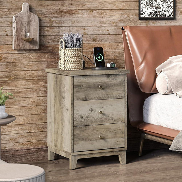 VINGLI Nightstand with Charging Station, Grey Nightstand 3 Drawer, Wood Night Stand with Drawers, Gray Bedside Table, Gray Nightstand for Bedroom, Rustic Grey
