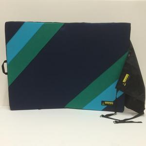 Crash Pad (For outdoor bouldering)
