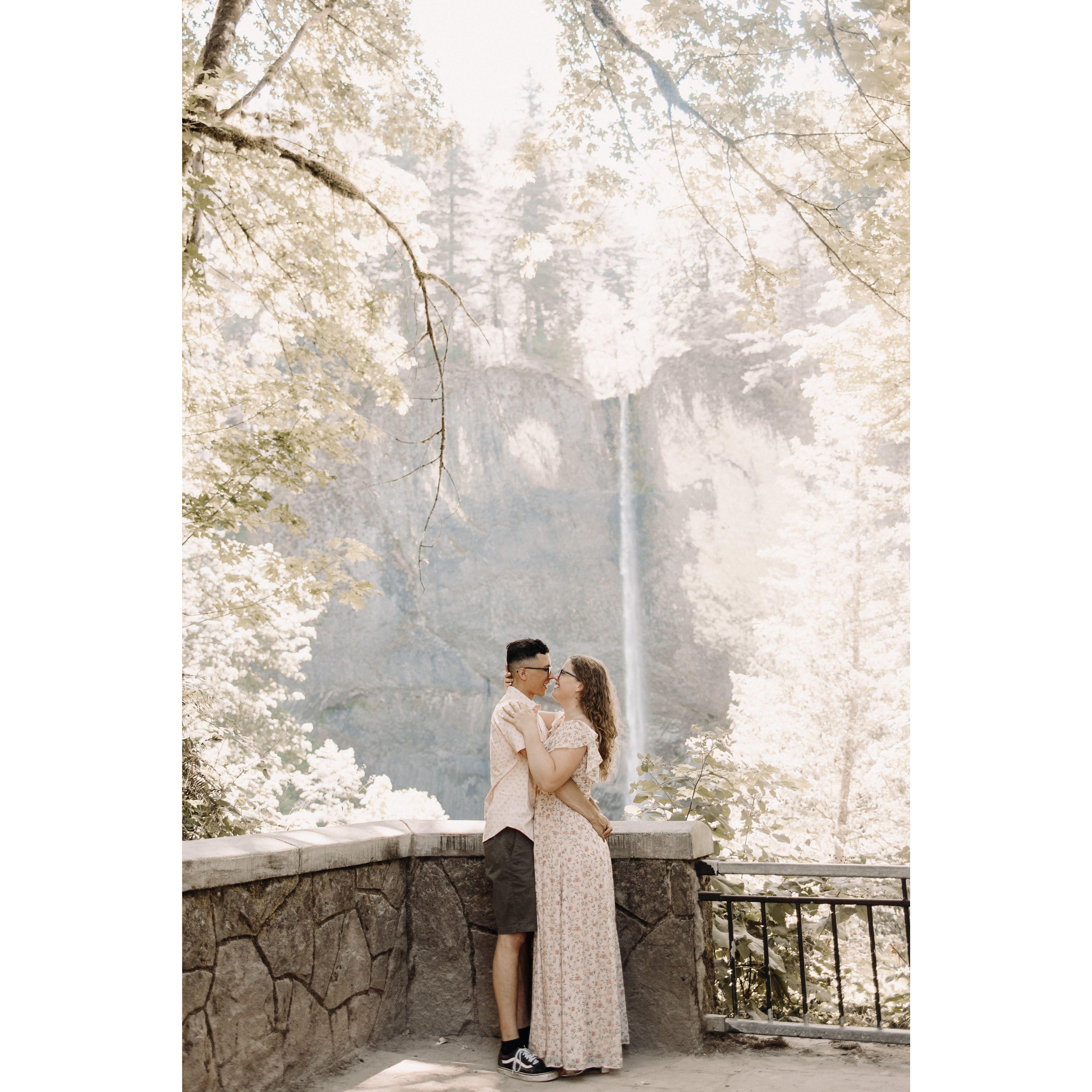 Engagement photos around Multnomah Falls- 2023