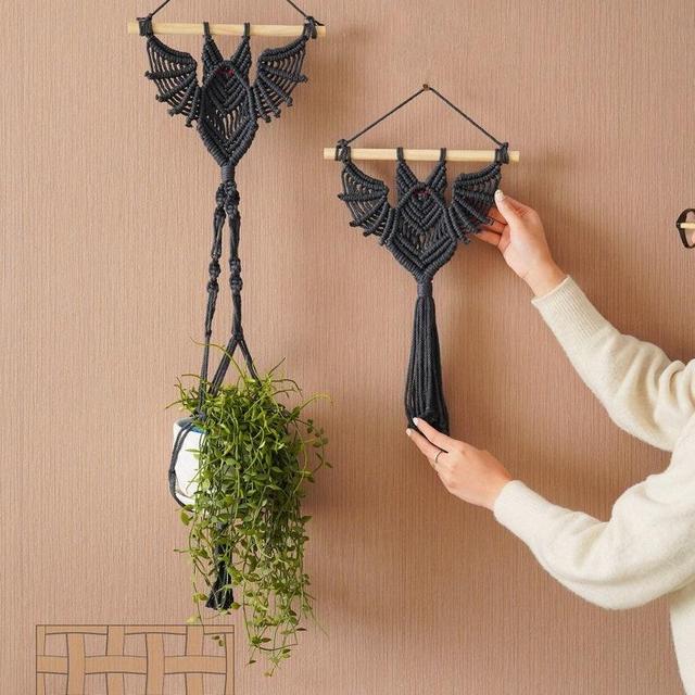 2 Tier Bat Plant Hanger, Macrame Bat Wall Decor, Boho Bat Plant Holder, Gothic Decor, Spooky Season Decor, Witchy Room Decor, Witchy Gifts