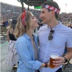 Nonda tricks Luke into being a country music fan at the Garth Brooks concert (July 2019)