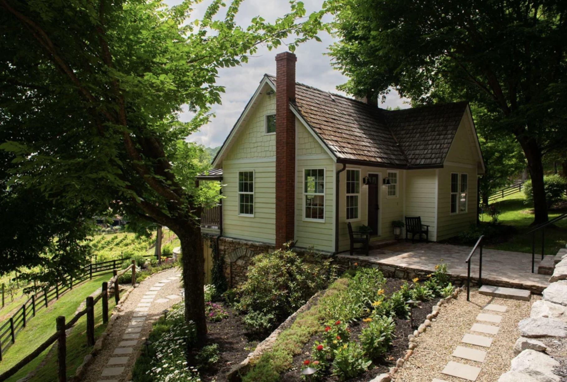 The Wedding Website of Briana Linnerooth and Benjamin Livorsi